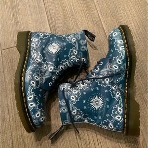 DR. MARTEN Pascal Bandana 8 hole boots